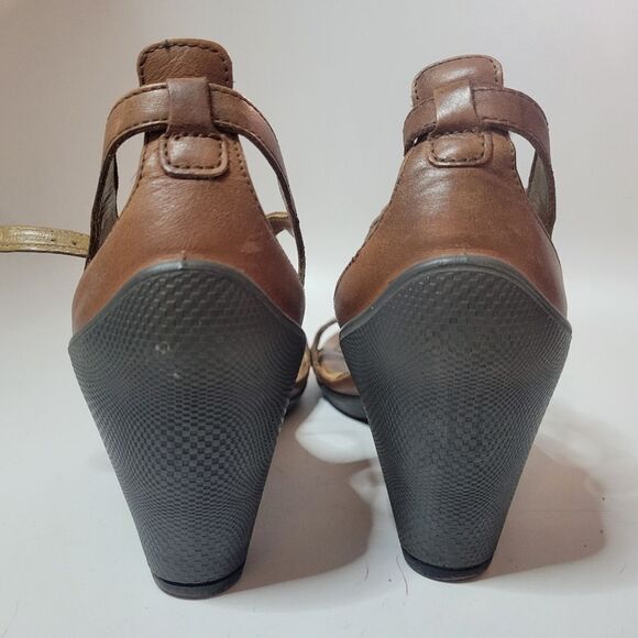Ecco Brown Leather T-Strap Heeled Sandals - Picture 11 of 14